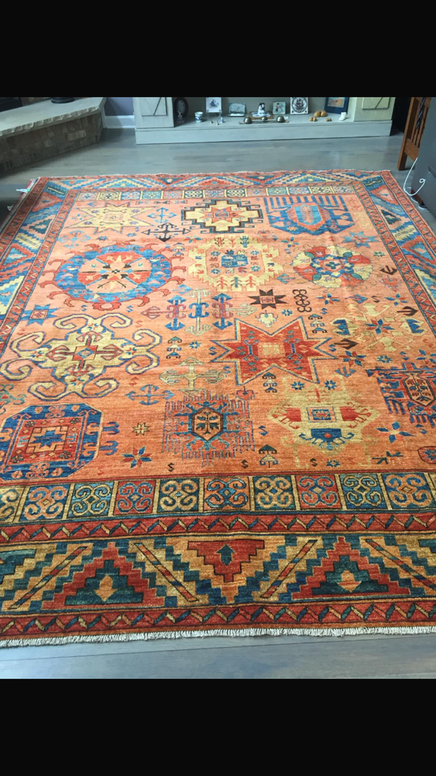 A colorful rug on a table

AI-generated content may be incorrect.
